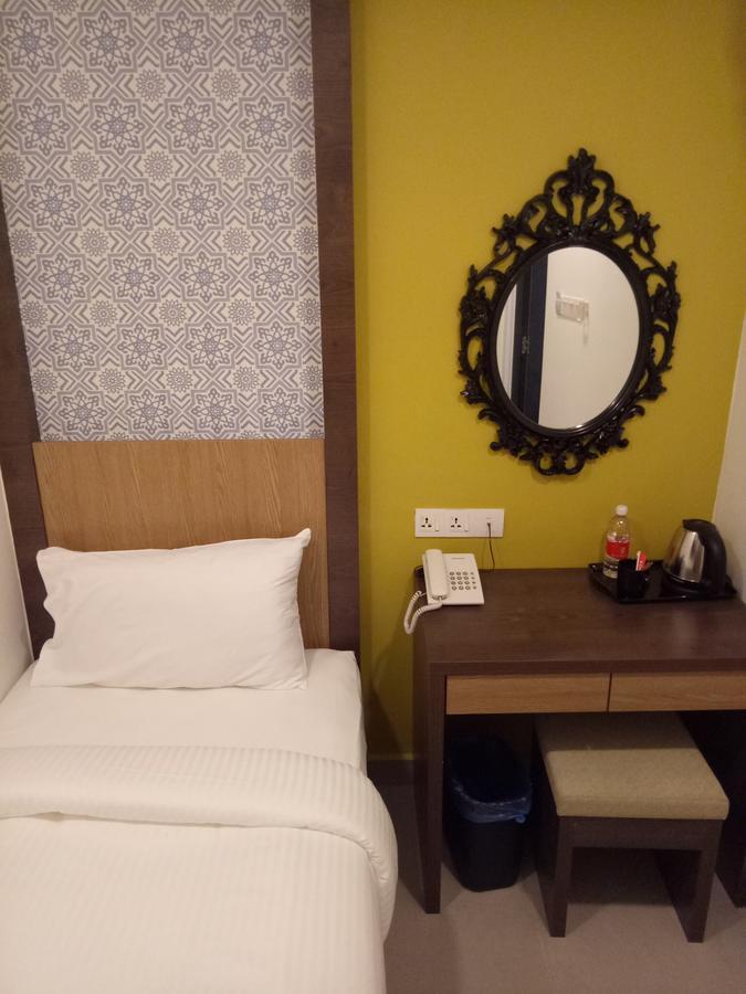 Hotel Check-In Kuala Lumpur Esterno foto